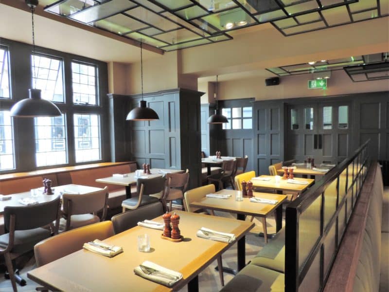 DSCN1641 Knight & Garter Restaurant