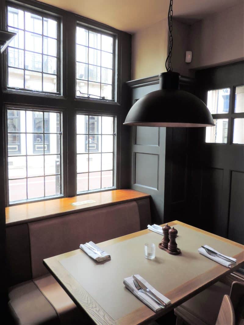 DSCN1643 Knight & Garter Restaurant