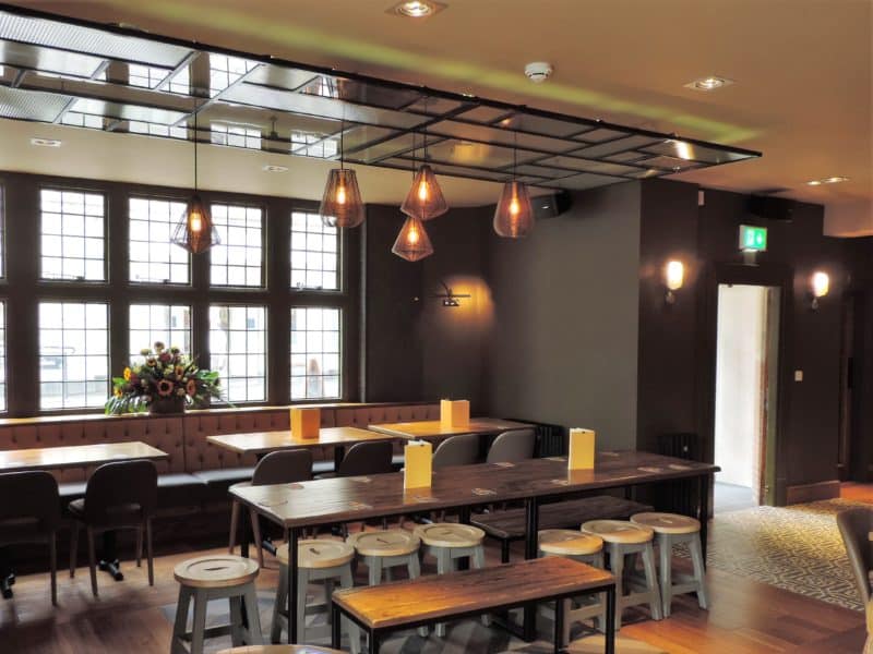 DSCN1658 Knight & Garter Bar Seating