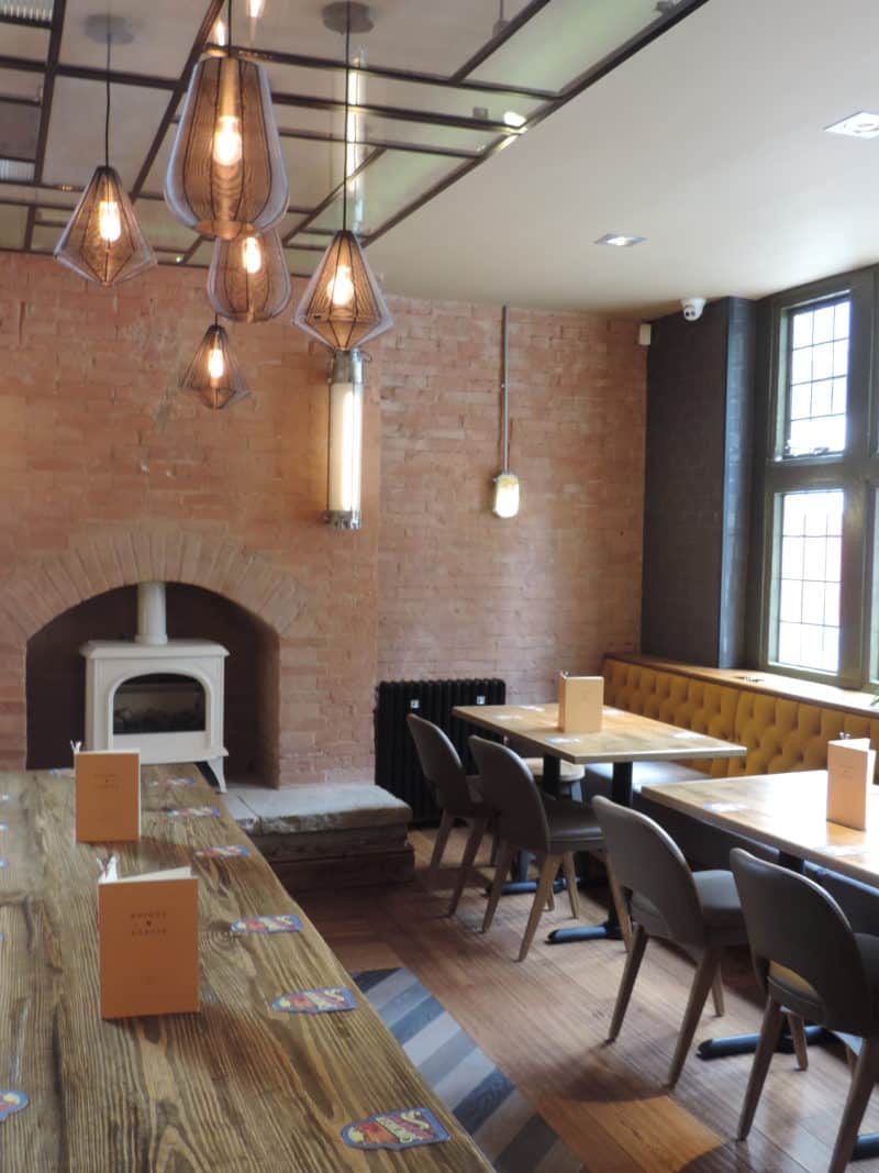 DSCN1669 Knight & Garter Bar Seating