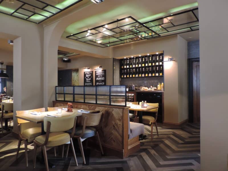 DSCN1681 Knight & Garter Restaurant