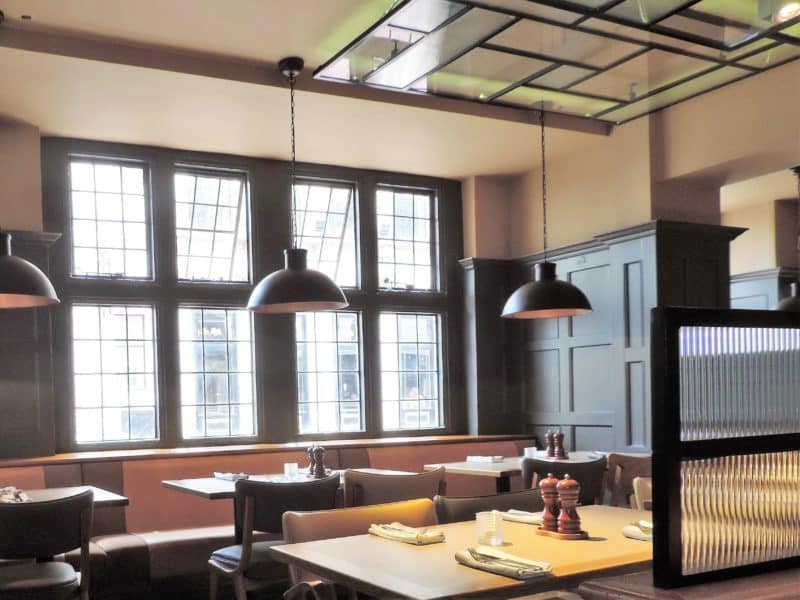 DSCN1683 Knight & Garter Restaurant