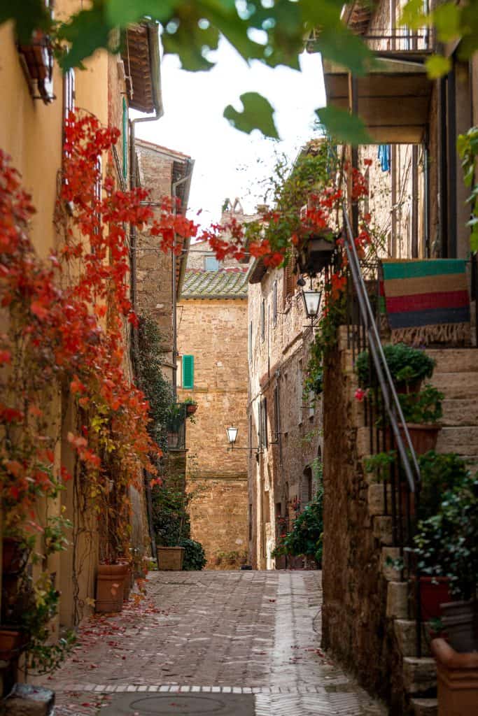 Tuscany's Medieval Towns: Pienza alley ways