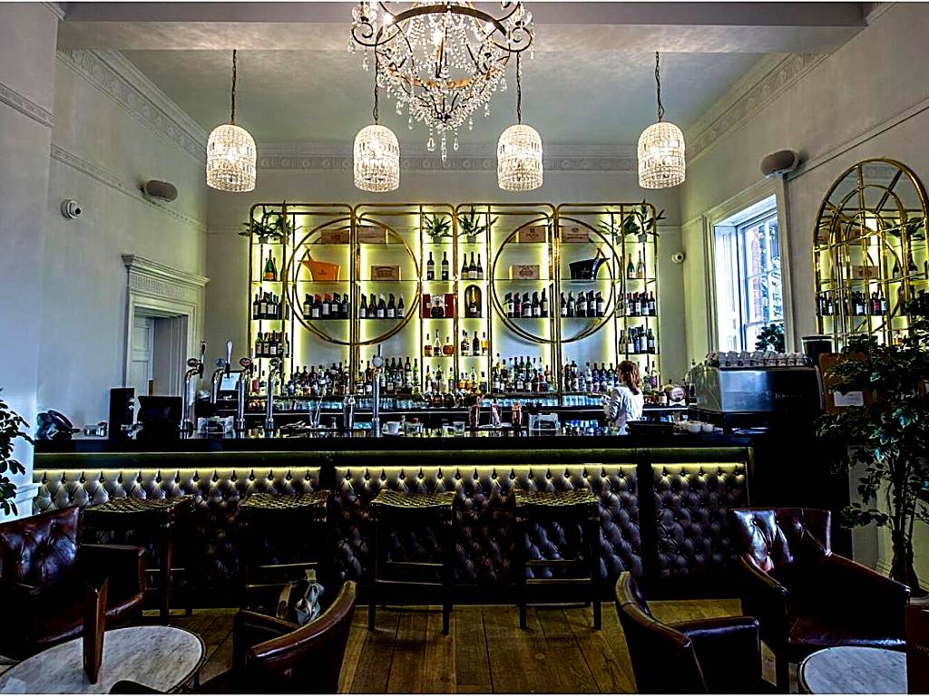 Winstanley Huuse Bar