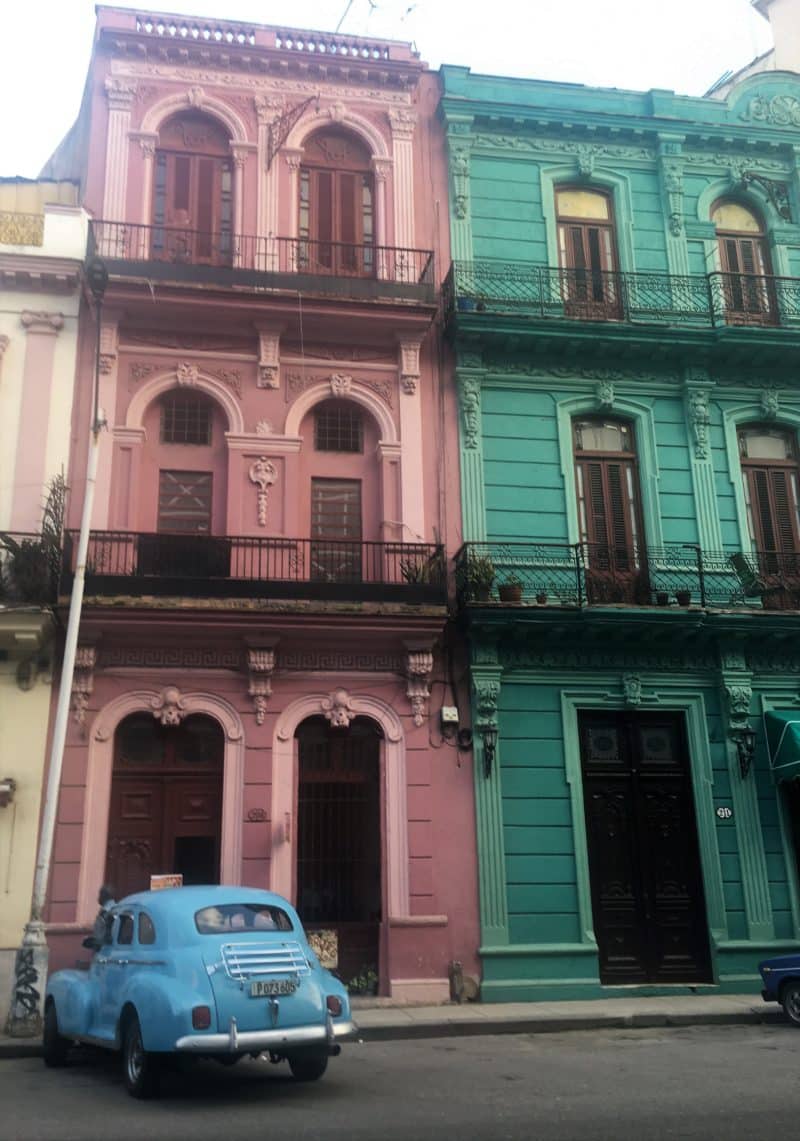 Snapshots of the real Cuba