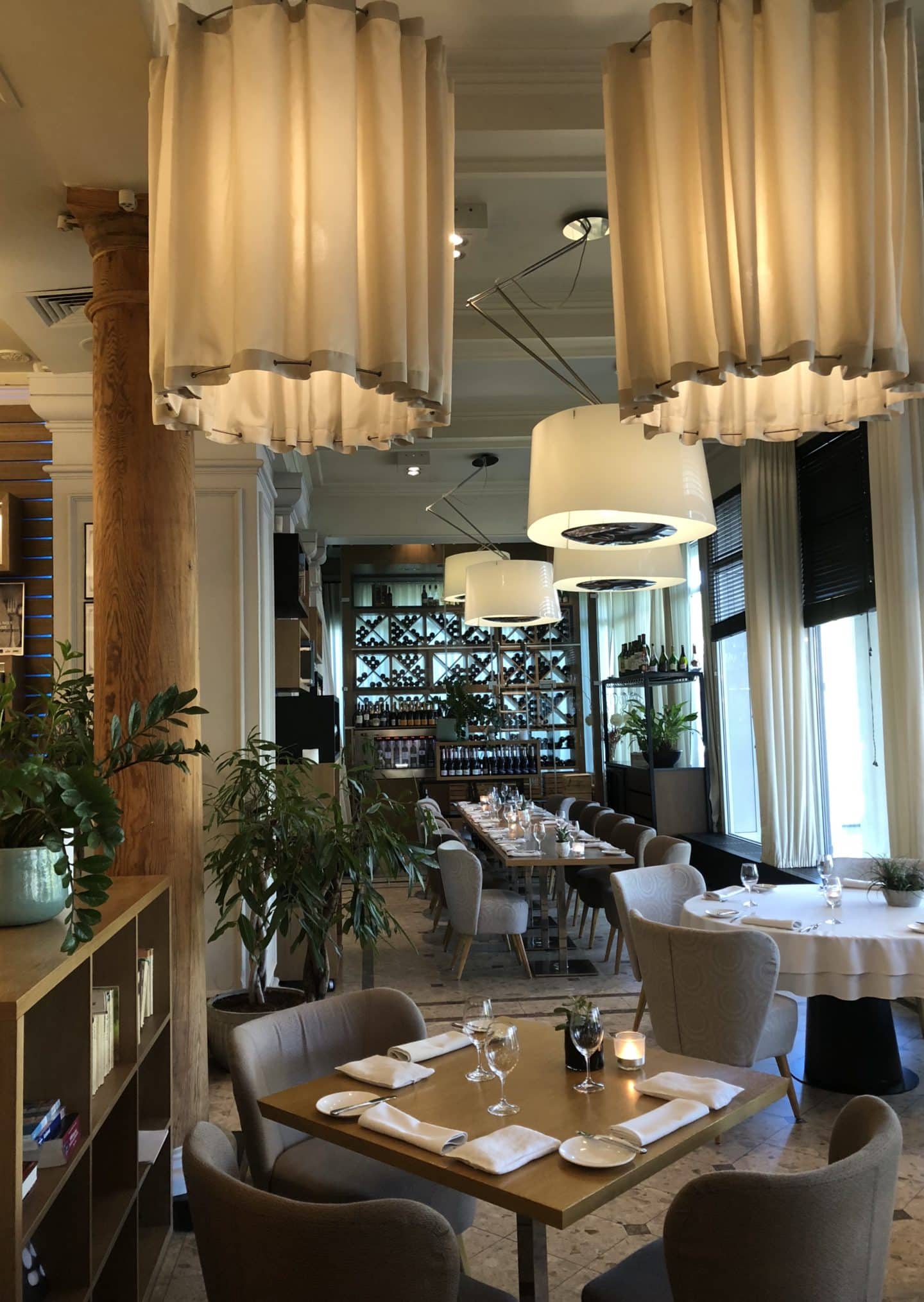 Vegetarian-friendly food in Riga: previous Bibliotēka No 1 Restorāns interiors which have now changes to Whitehouse restaurant