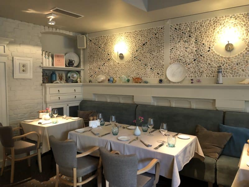 Vegetarian-friendly food in Riga: seating interiors at Riviera restaurant