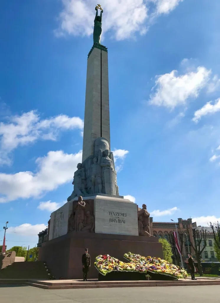 Freedom Monument with guards at either side, Riga