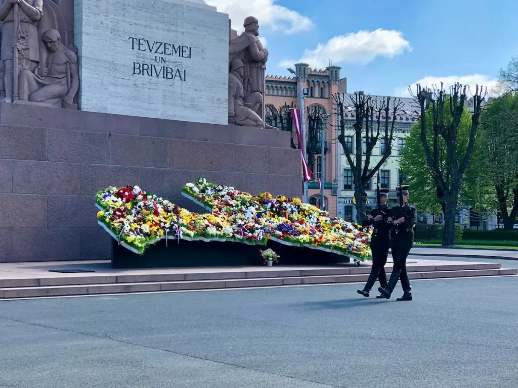 Freedom monument with guards marching in front of the memorial, Riga