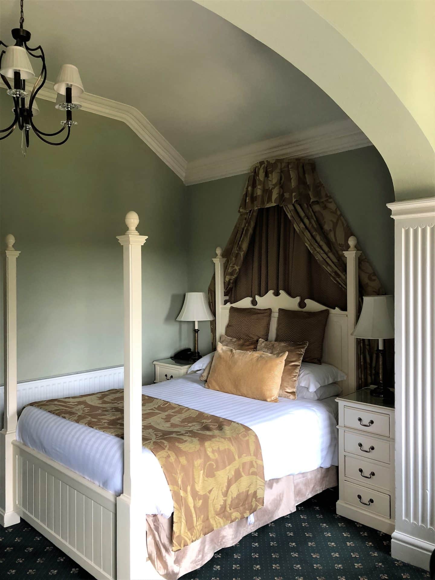 The Colonel Pitt Four Poster Room at Sysonby Knoll Hotel