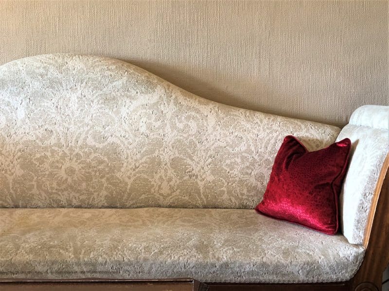 Lobby seating at Sysonby Knoll Hotel