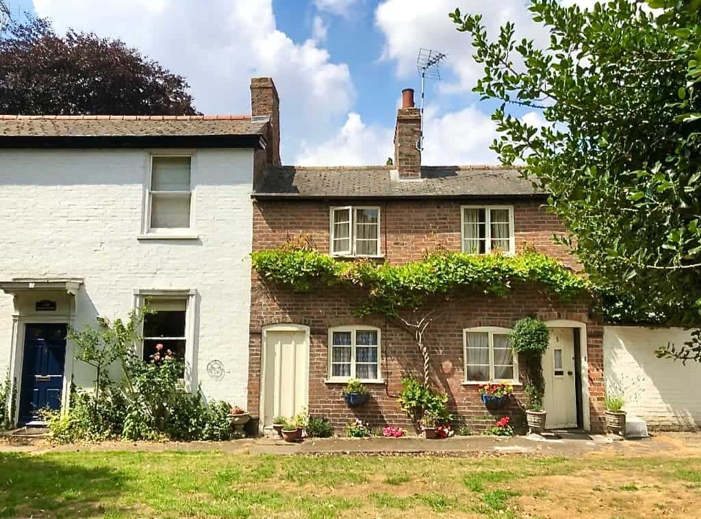 24 hours in Melton Mowbray: Cottages exterior near St Mary;s Church