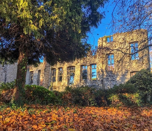 A Locals Guide to Historic Leicester The Cavendish House ruins at Abbey Park, Leicester. There are autumnal trees and leaves on the ground