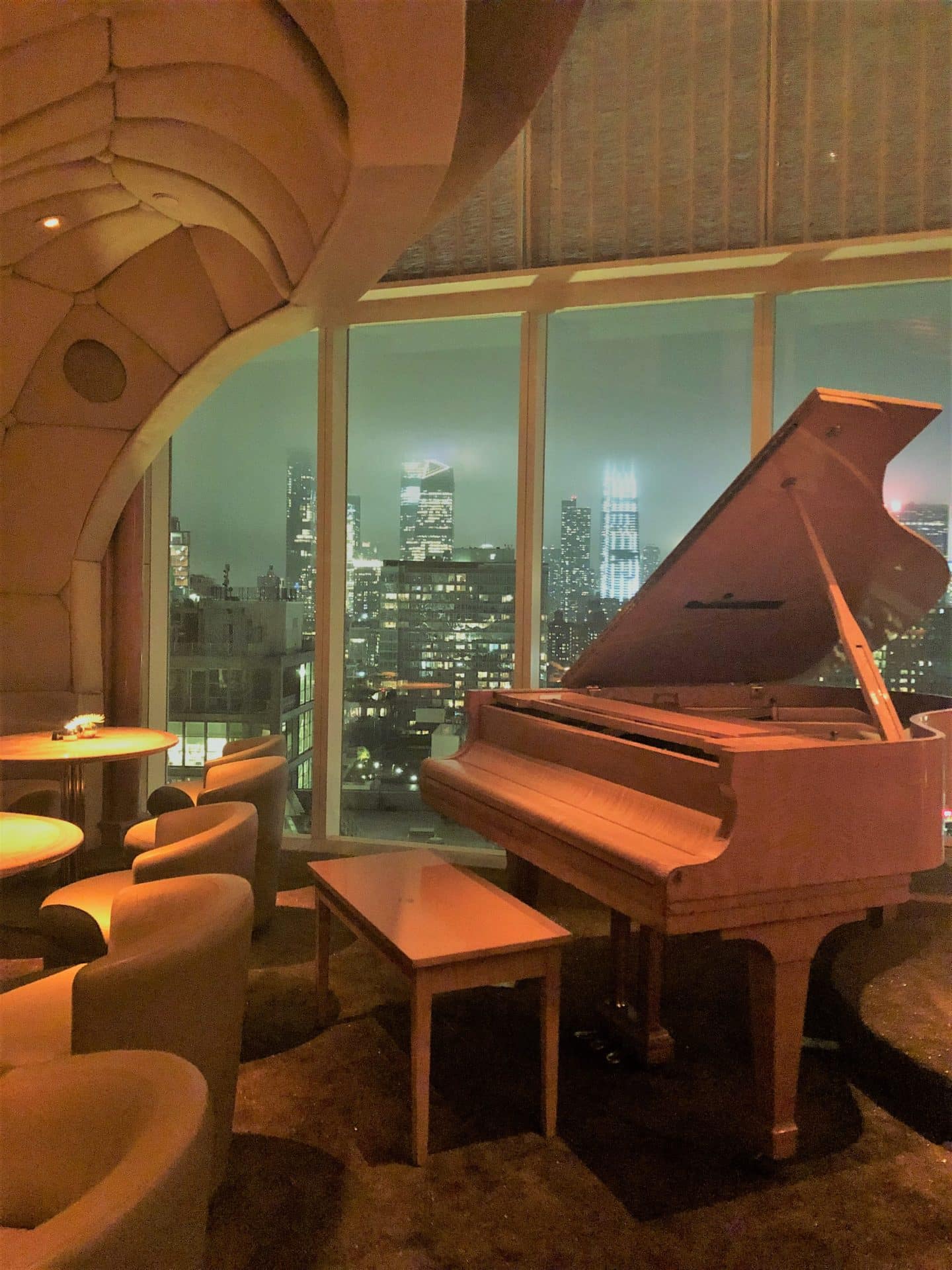 6 Rooftop Bars with Incredible Skylines views of New York City: Top of The Standard