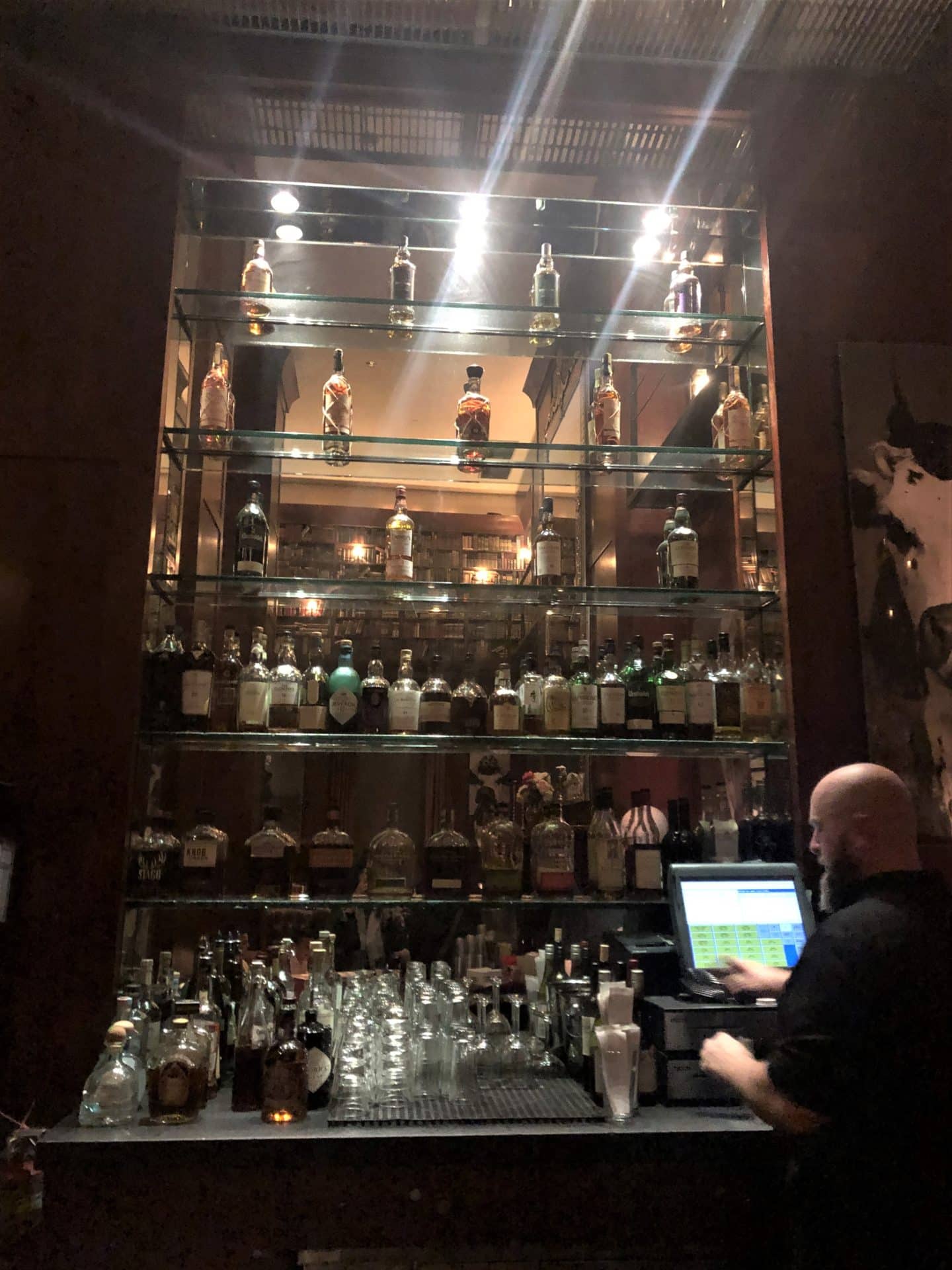 6 Rooftop Bars with Incredible Skylines views of New York City: The Refinery Rooftop