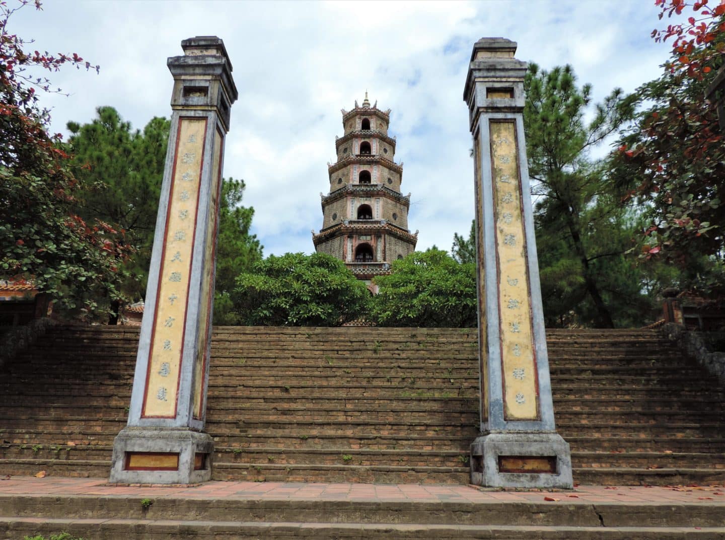 Athien Mu Pagoda, Hue with steep steps and yellow and red facade patterns