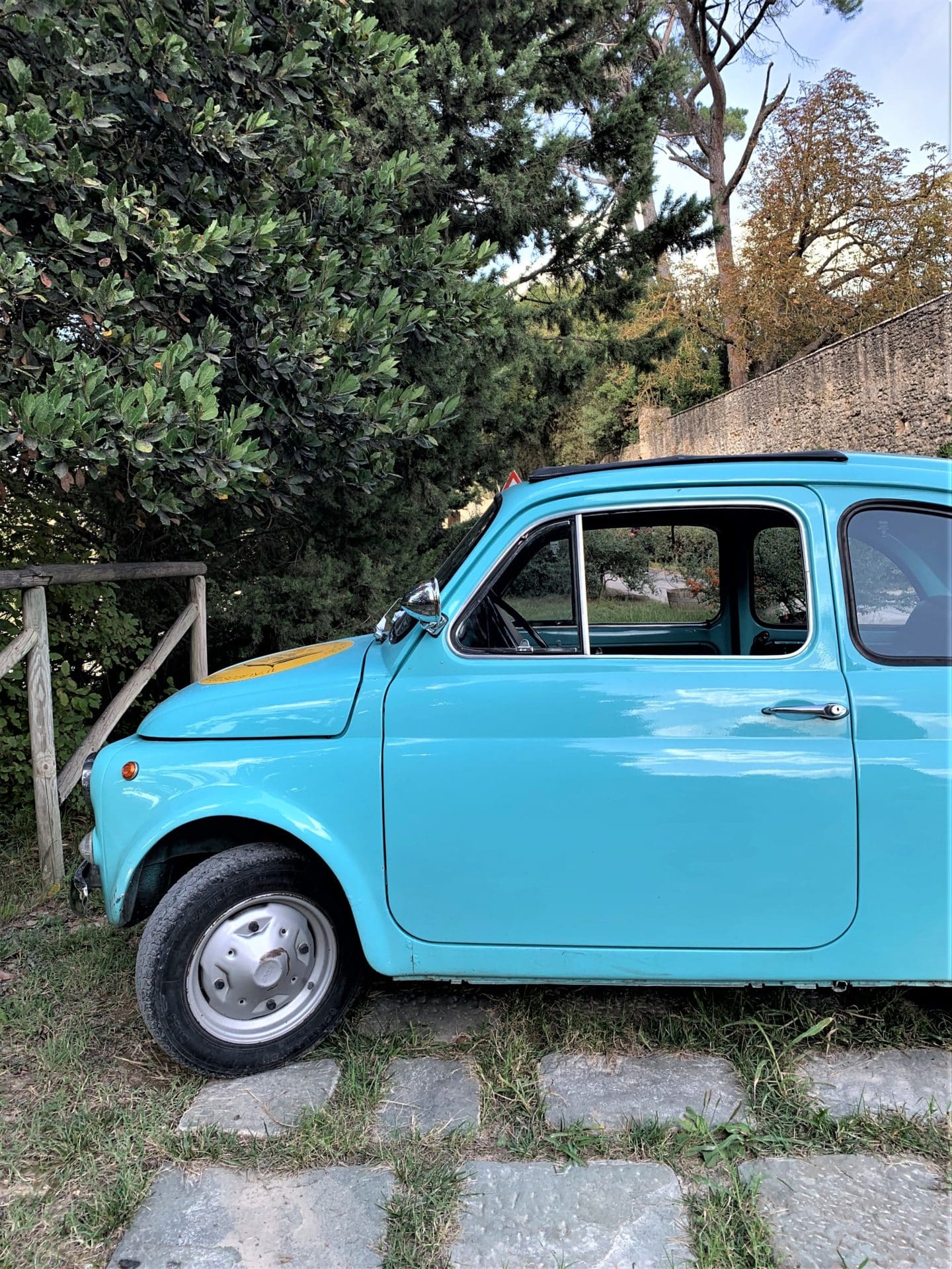 Tuscan Countryside & Wine Estates by Vintage Fiat 500