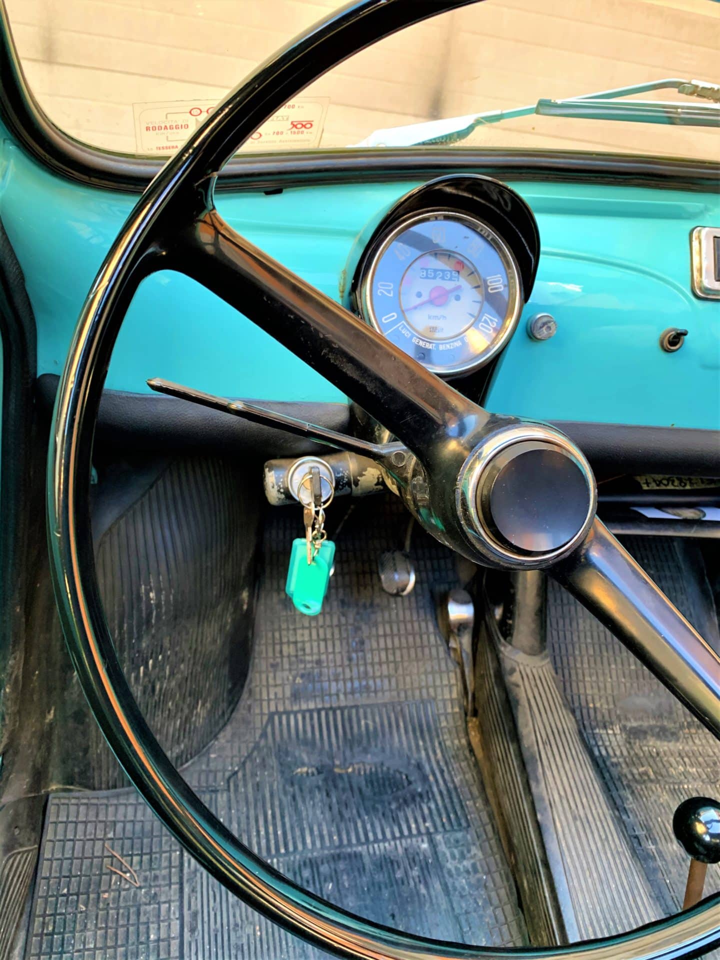 Tuscan Countryside & Wine Estates by Vintage Fiat 500