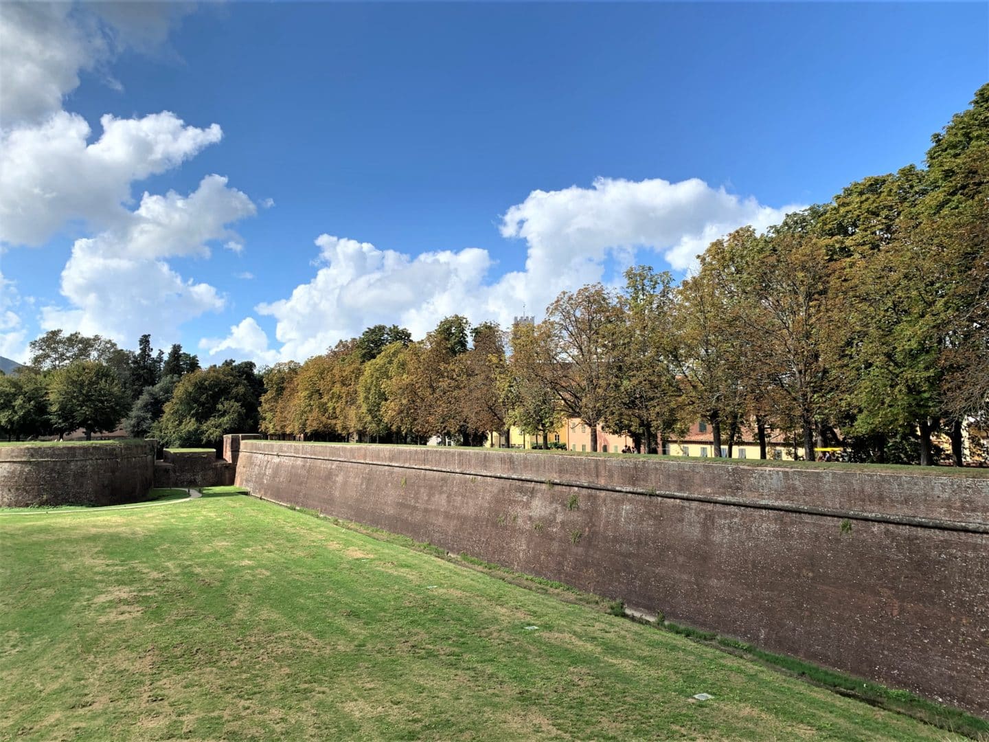 Green spaces along city walls
