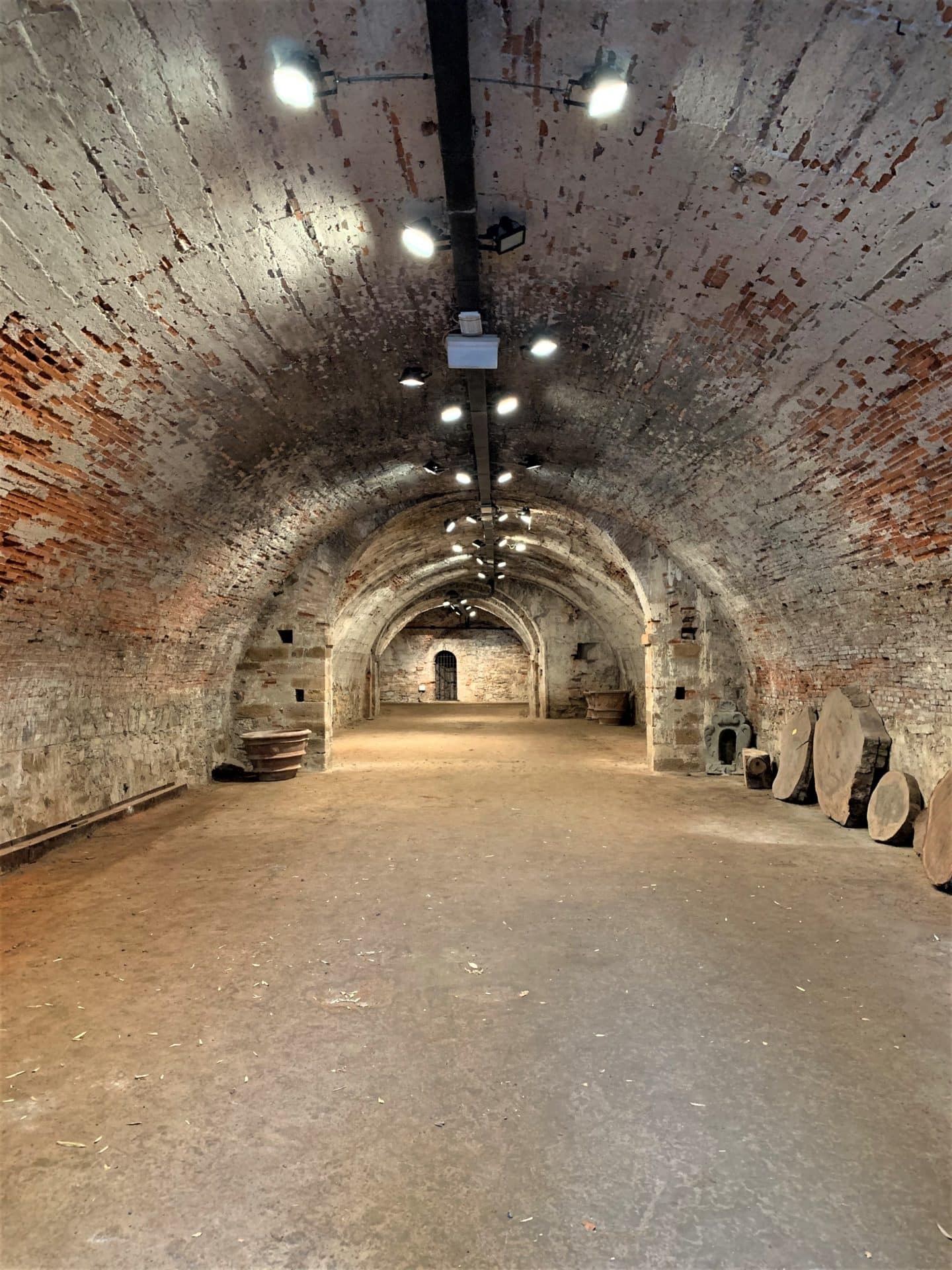 Orto Botanico Comunale Di Lucca wall tunnels