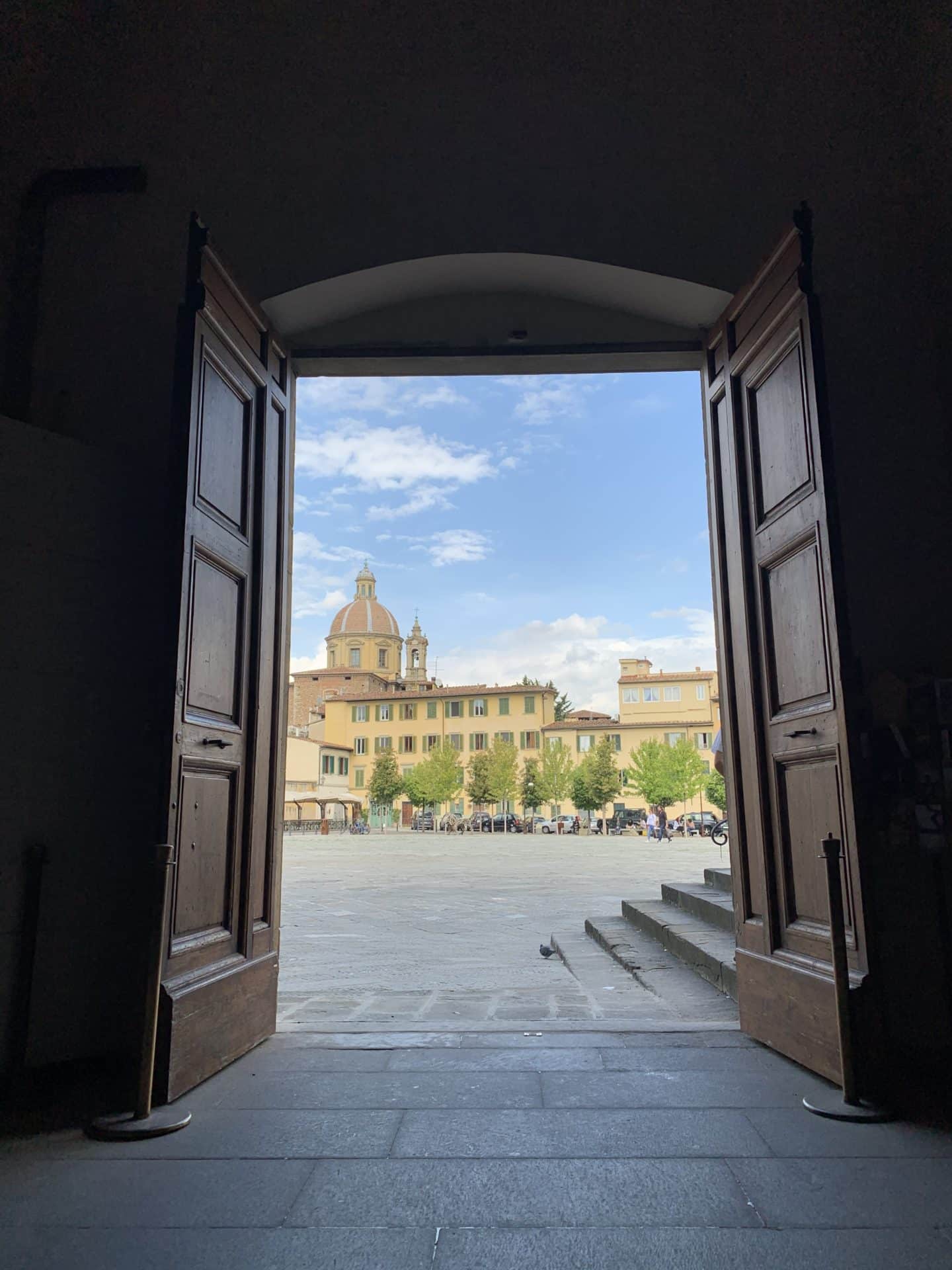 Oltrarno An Artisanal Neighbourhood in Florence: Exterior of teh piazza outside Brancacci Chapel