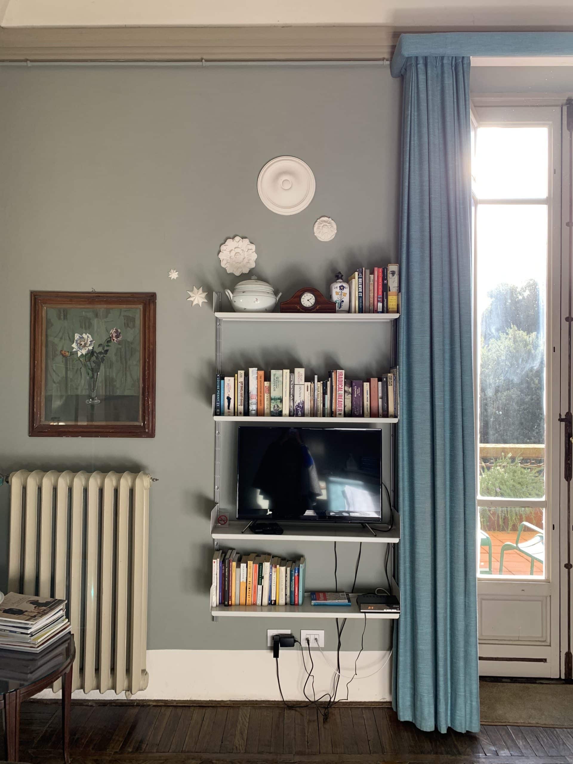 Suite shelves with radiator and french doors