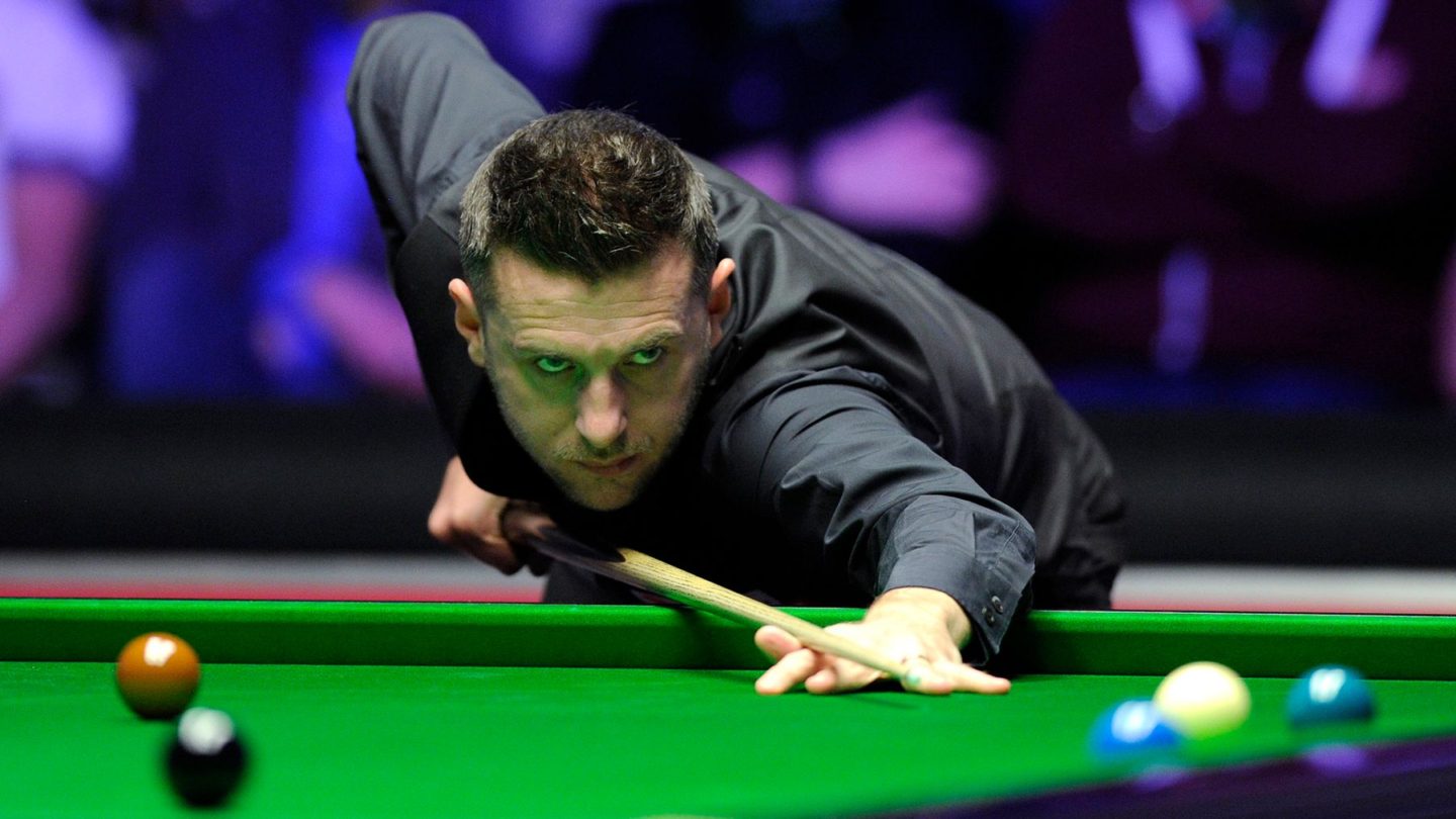 Famous People Associated with Leicester, Mark Selby playing snooker