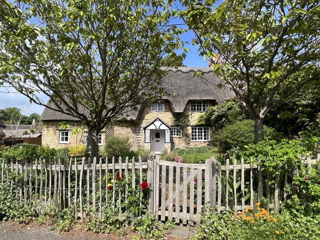Thatched cottage in Exton