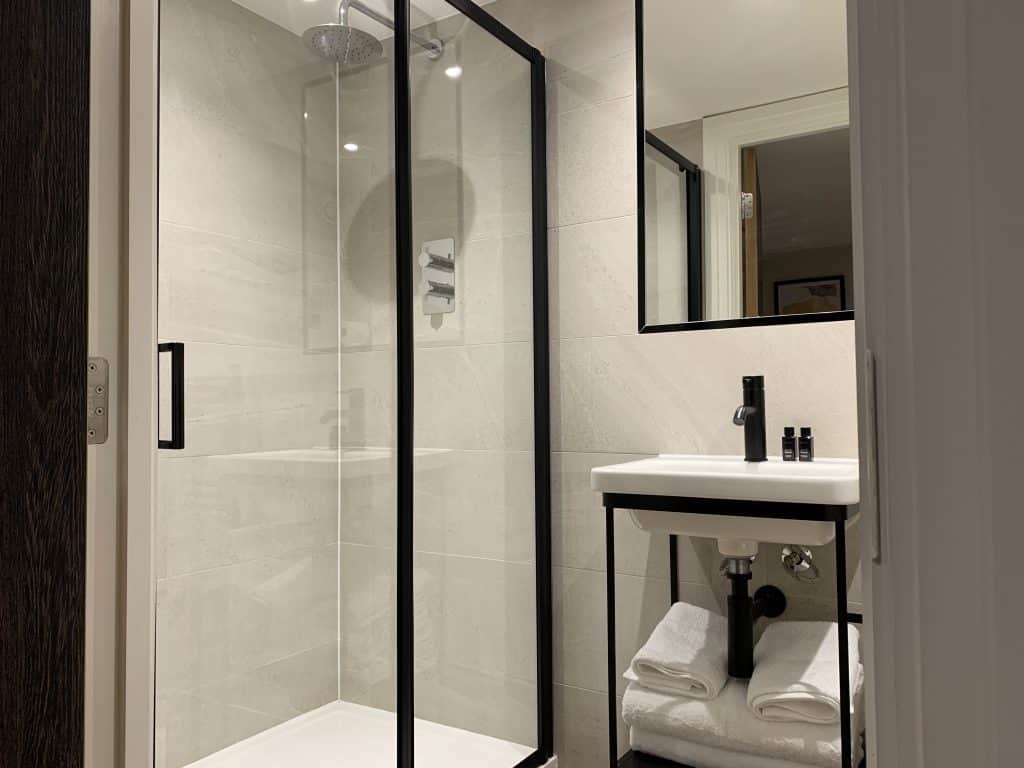  Deluxe Studio Bathroom