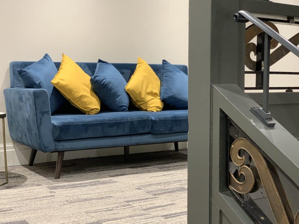 The Gresham Aoarthotel landing