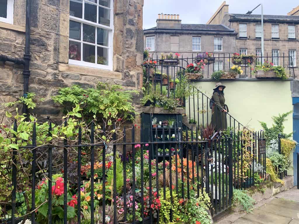 Photo Locations in Edinburgh: Stockbridge Area, Edinburgh where Bejal is walking down the stairs