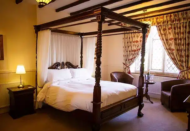 The Nevill Arms Hotel & Restaurant Four Poster Room