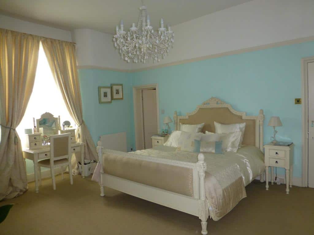 Beautiful Hotels: The Mansion with a Tower Room