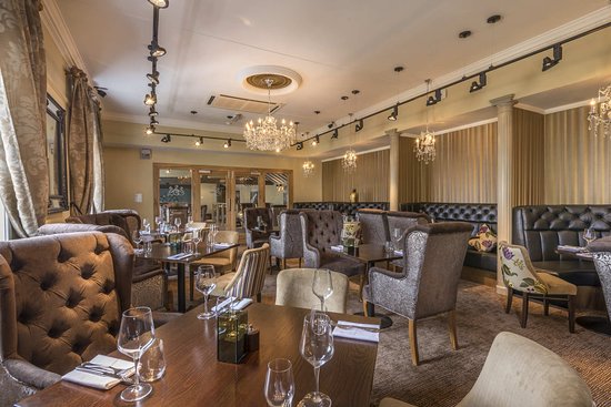 Beautiful Hotels: The Three Swans restaurant