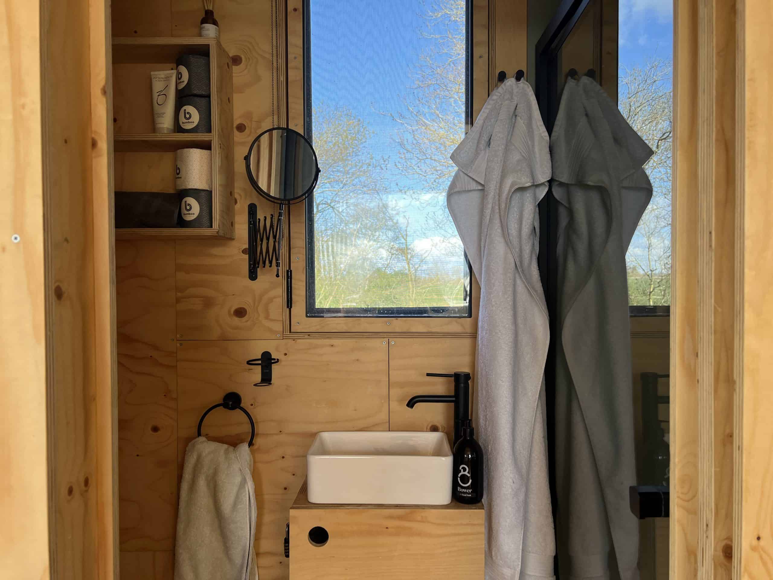 Pablo Cabin Bathroom