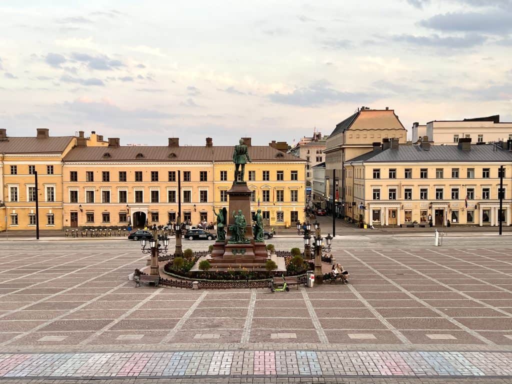 Photo Location in Helsinki; Senate Square with Fountain in middle