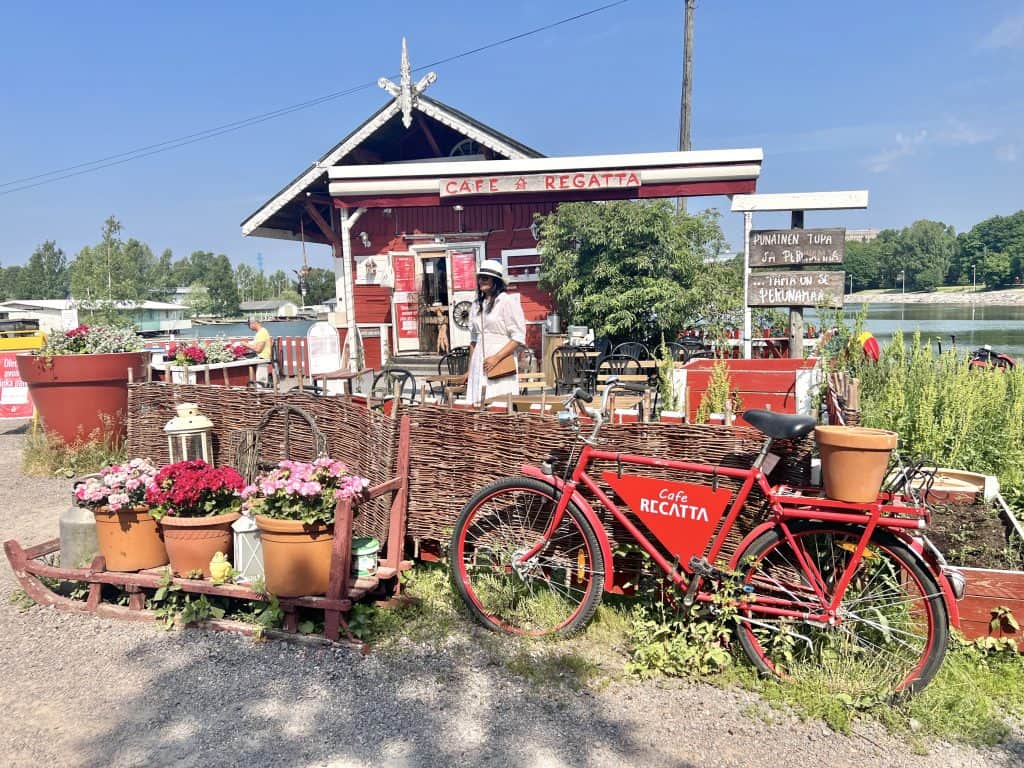 Cafes in Helsinki: Exterior of Cafe Regatta