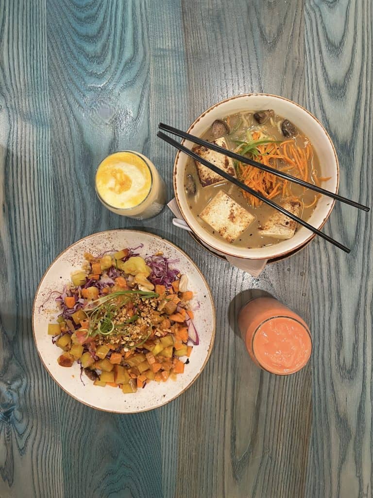 Life Alive Cafe: ramen bowls