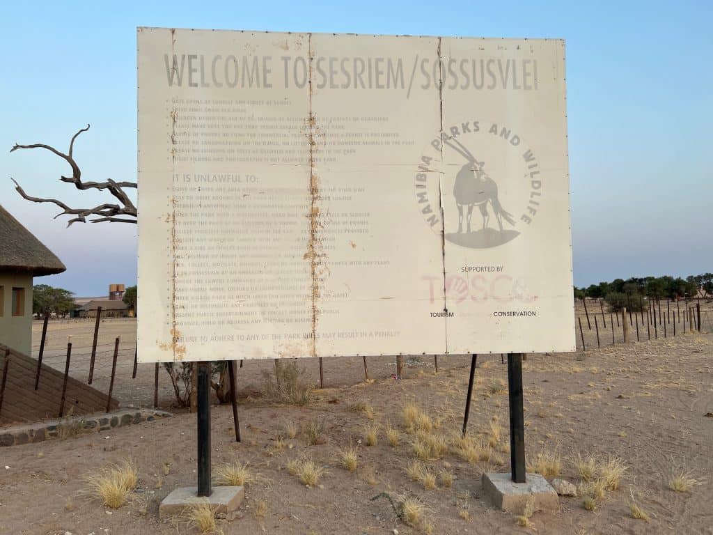 Best visit Sossusvlei: Sesriem Entrance Gate Rules & Guidelines Signpost