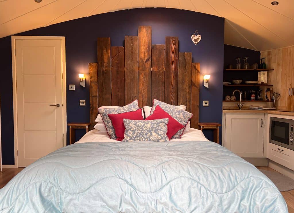Mallory Meadows Boutique Cabin Stay: Jenny Wren Roundhouse retreat interior