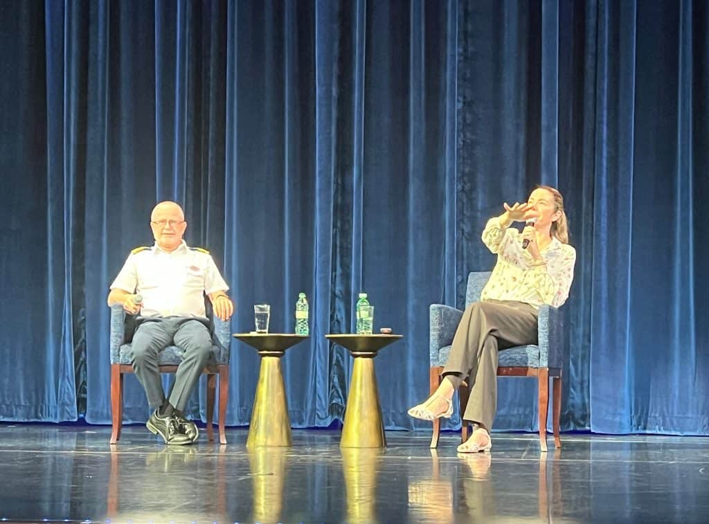 Captan's Corner on Symphony of the Seas