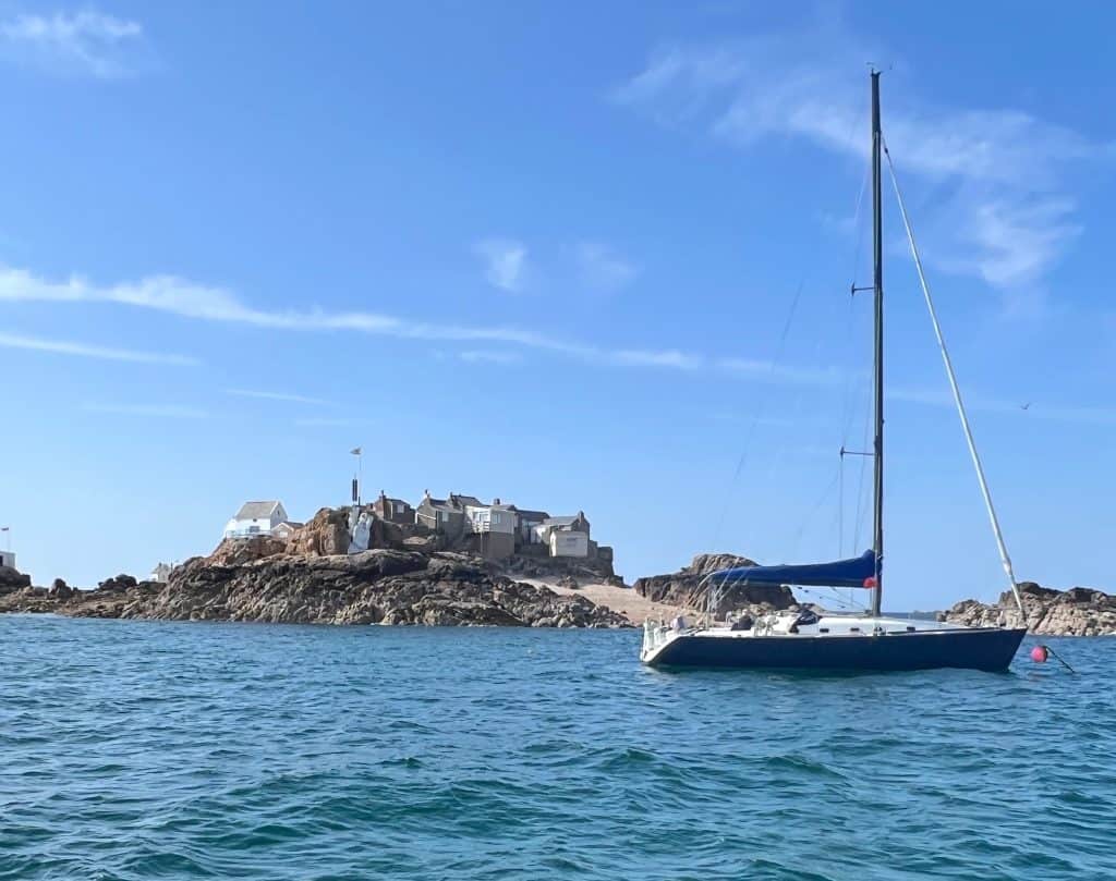 Approaching Ecrehouse islands on Rib boat