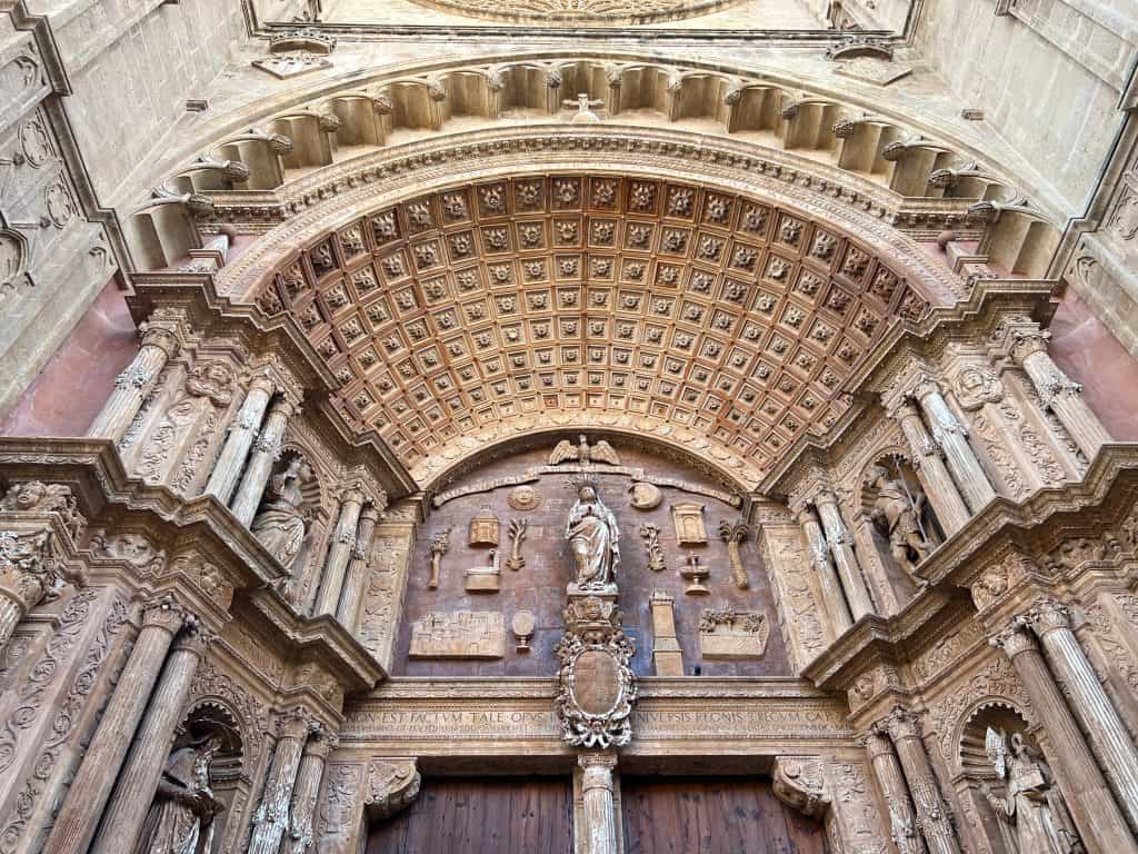 one day in Palma de Mallorca-The Cathedral doors