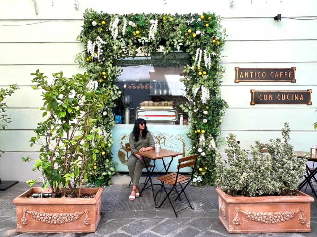 One day in La Spezia: Bejal sitting outside cafe