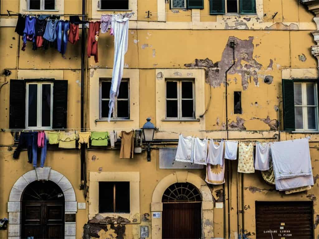 One day in Civitavecchia: Piazza Leandra with washing hanging outside