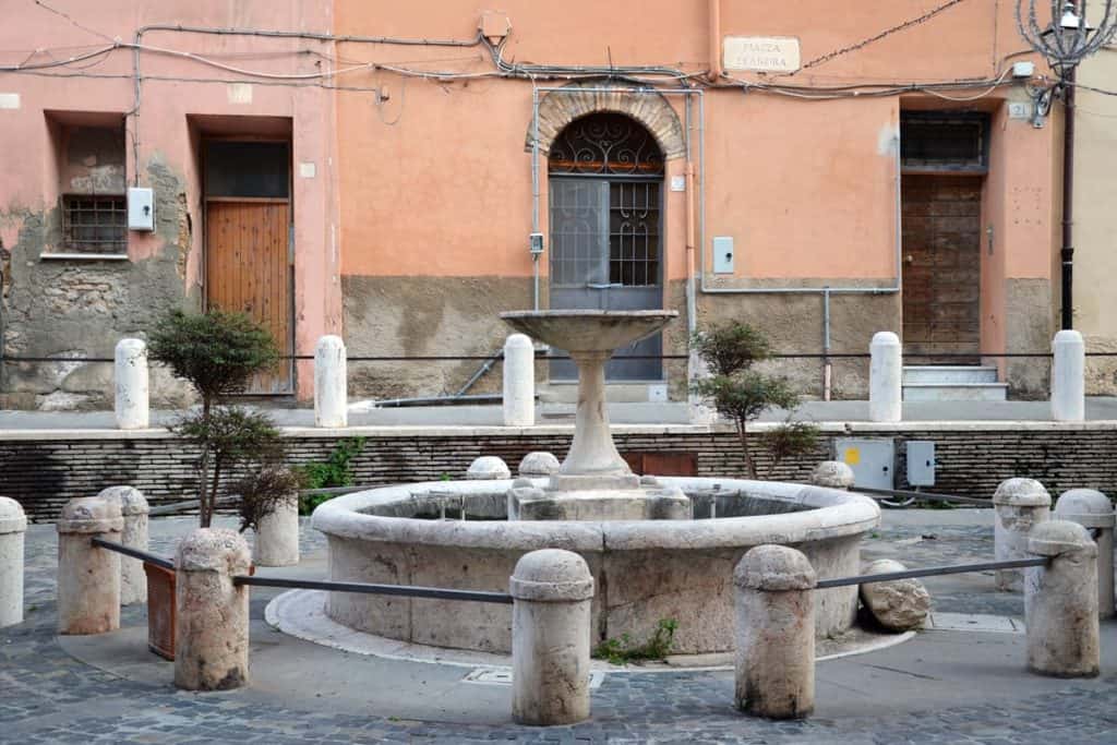 One day in Civitavecchia: Piazza Leandra Fountain