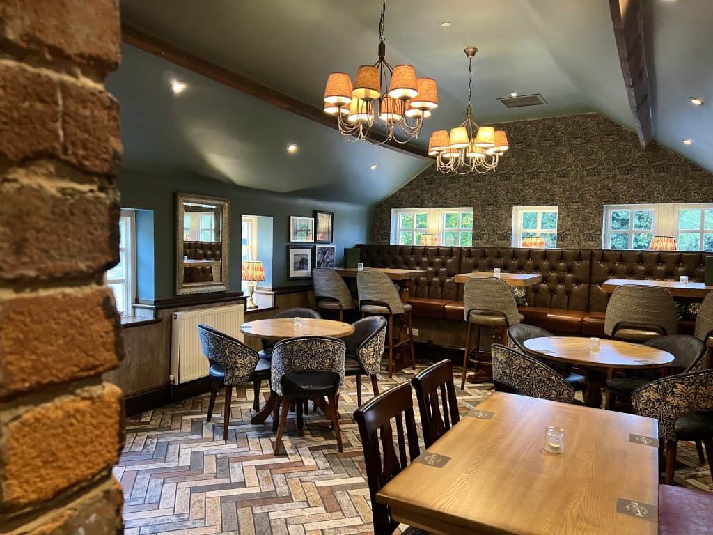 Brunch at The Forge Inn: Bar area decor