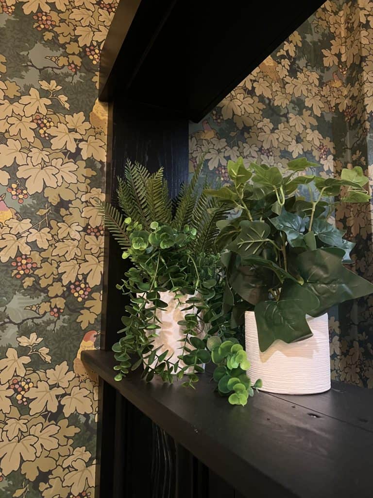 Brunch at The Forge Inn: Plants against floral wall paper