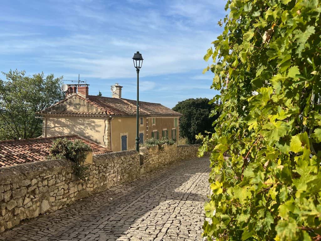 Driving itinerary in Provence; Cobble stones in Seguret 