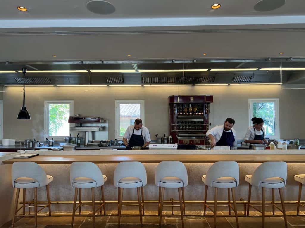 Le Comptoir de la Germaine open kitchen